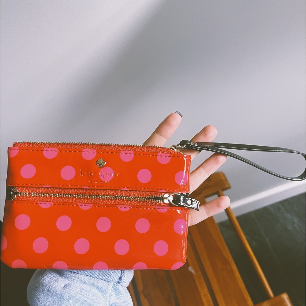 kate spade wristlet !! perfect condition!!